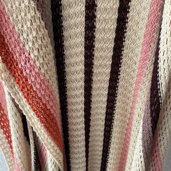 House of Harlow Cream Pink Crochet Drape Shawl. One Size. Split sides. - Picture 3 of 5